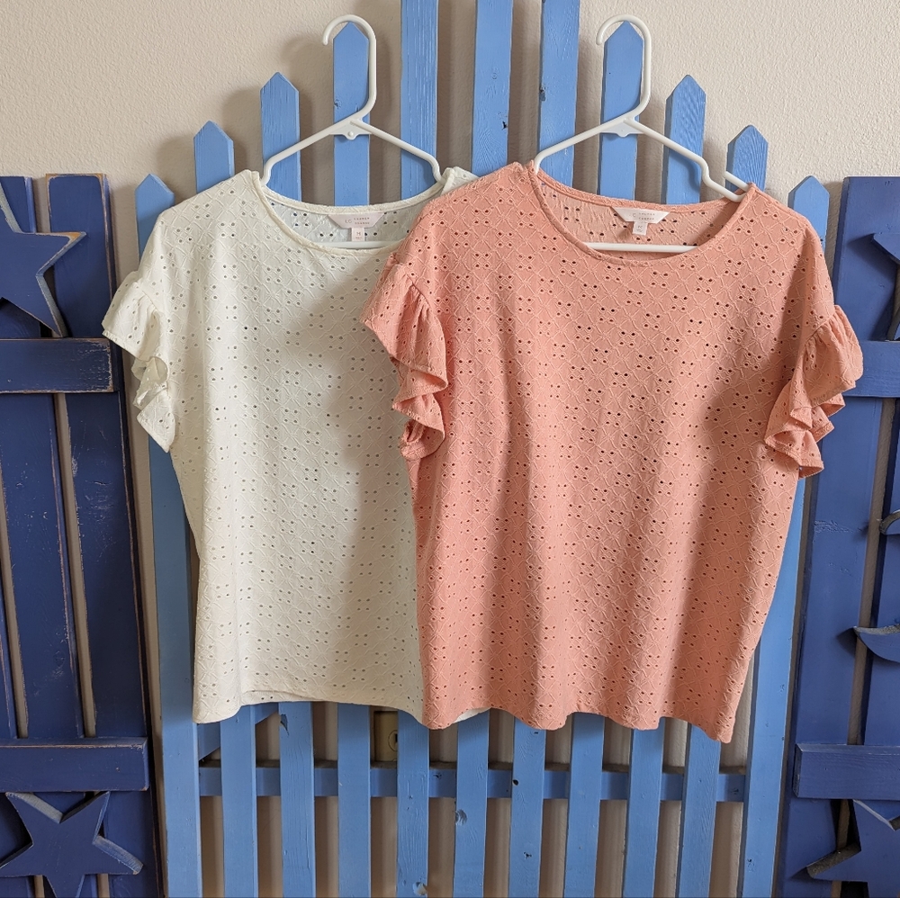 LC Lauren Conrad White And  Peach Eyelet Short Flutter Sleeve Tops Womens Size M